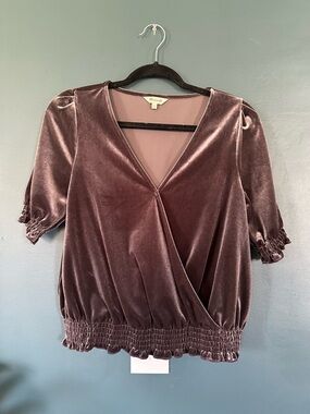 Madewell Velvet Surplice Short Sleeve Top in charcoal gray